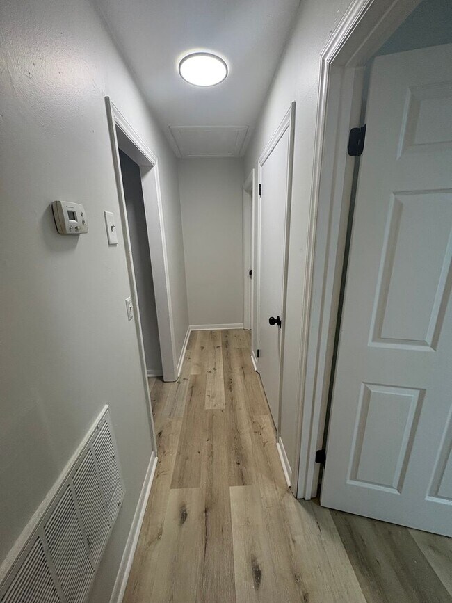 Building Photo - 610 Martin St