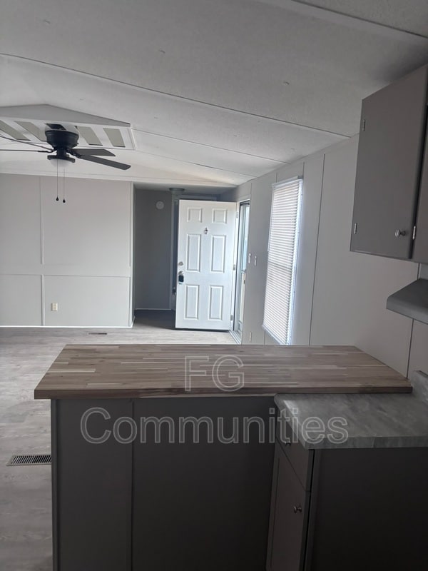 Building Photo - 123 Ray Cir