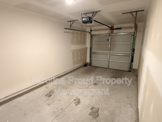 Building Photo - 3200 Tatlock Wy