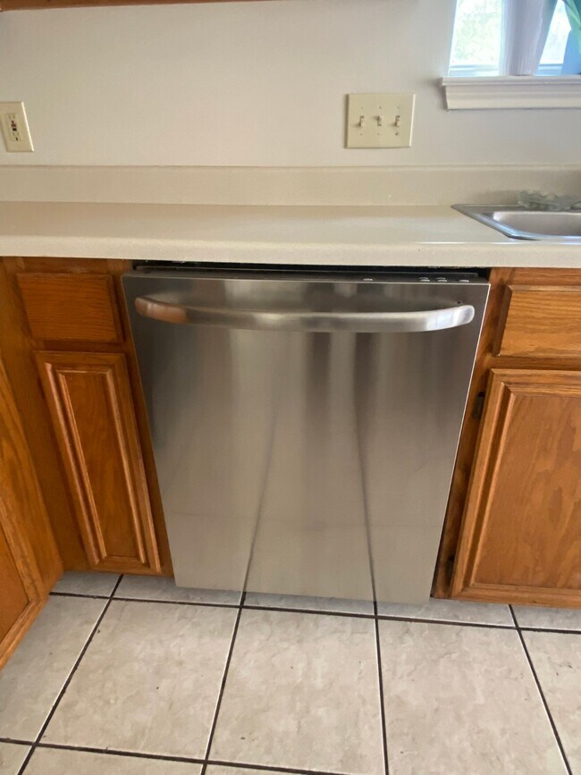 Building Photo - 8915 Weyburn Grove Dr