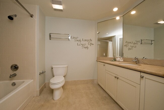 Building Photo - 680