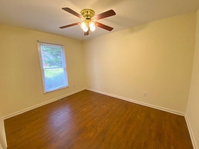 Building Photo - Great Neighborhood close to the Equestrian...