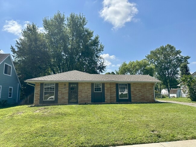 Building Photo - 227 Creekwood Dr