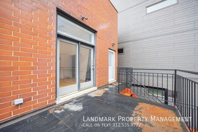 Building Photo - 1755 N Artesian Ave