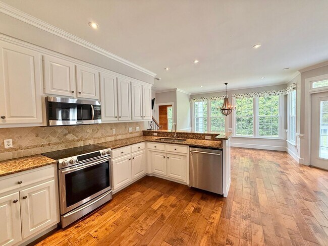 Building Photo - Luxurious 5BD, 4.5BA North Raleigh Home wi...