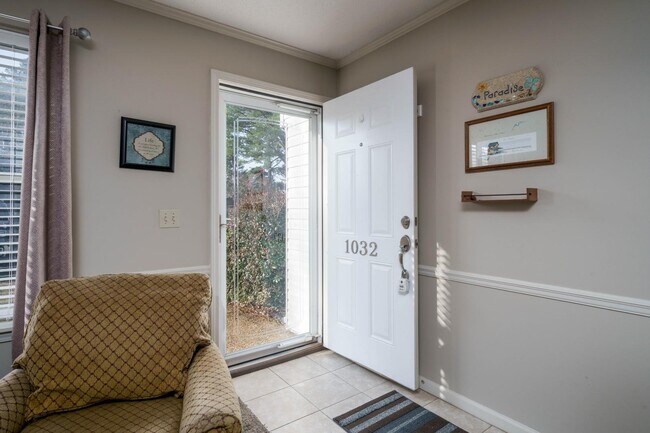 Building Photo - 1032 Fairfax Dr