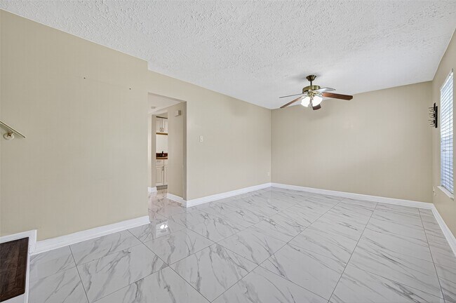 Building Photo - 7258 Crownwest St