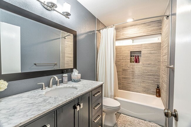 Building Photo - Stylish & Comfort Home in Prime San Jose Location