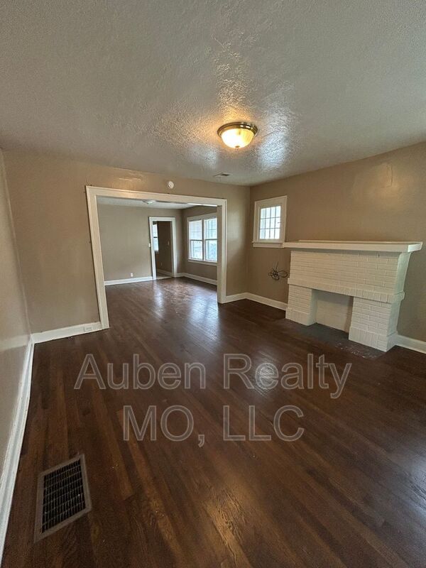 Building Photo - 5405 Harrison St