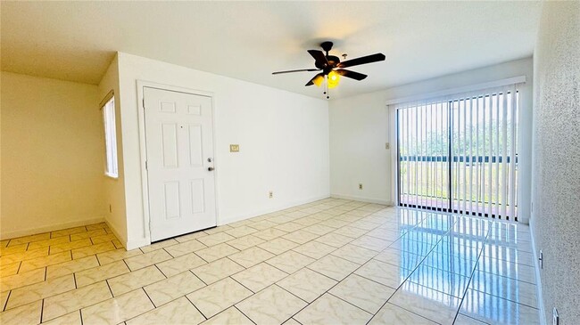 Building Photo - 2915 Winkler Ave