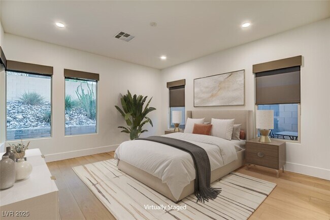 Building Photo - 2560 Bridle Oaks Ct