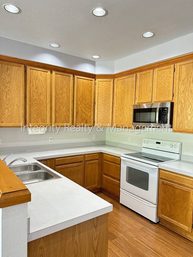 Building Photo - 3410 W 98th Dr