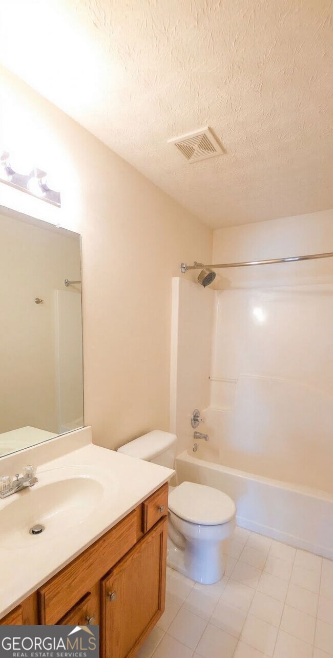 Building Photo - 838 Pond View Ct