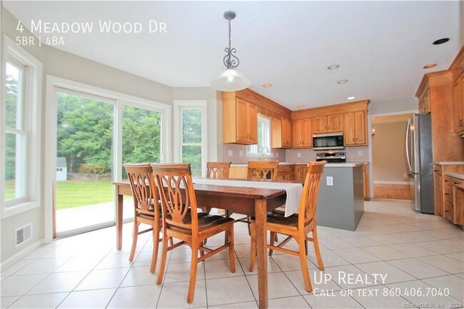 Building Photo - 4 Meadow Wood Dr