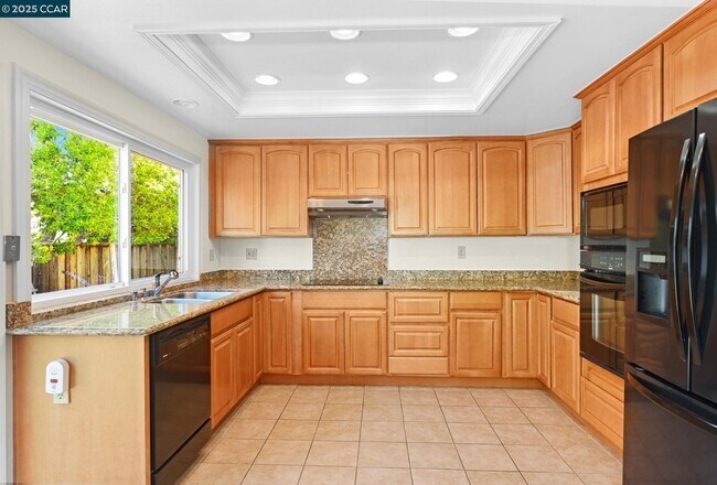Building Photo - 94 St Beatrice Ct