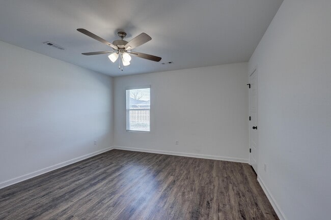 Building Photo - 723 Short Leaf Ln