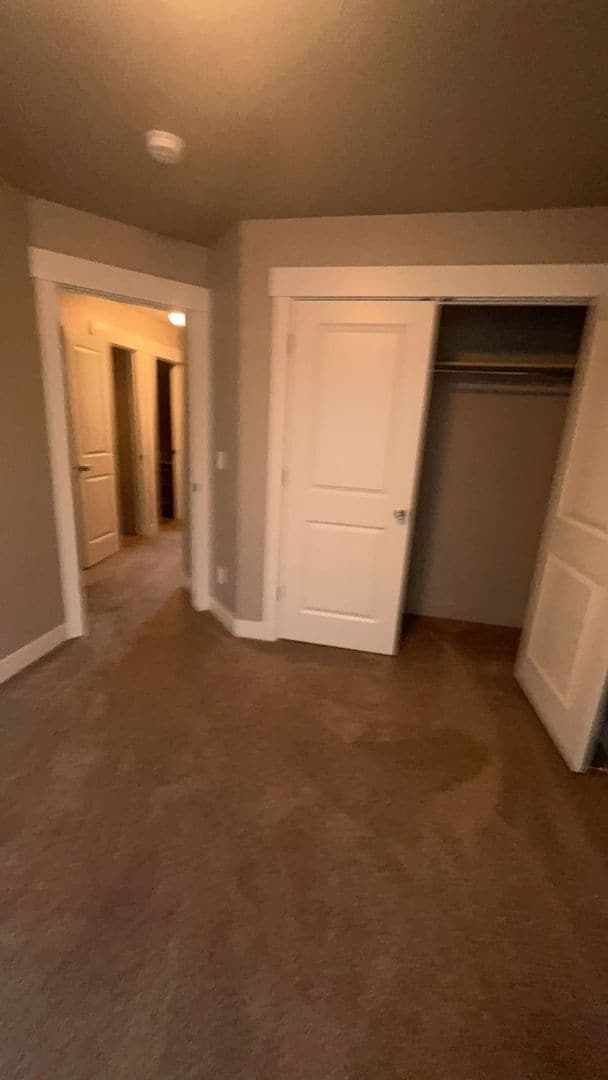 Building Photo - Spacious Townhome with 1 car garage w/ Mountain Views