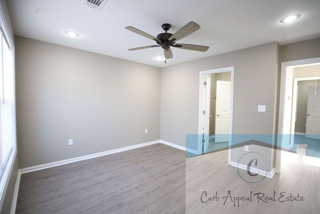 Building Photo - First month move in special $900!! Luxury 2 bed 2 bath apartment - brand new construction!! Washe...