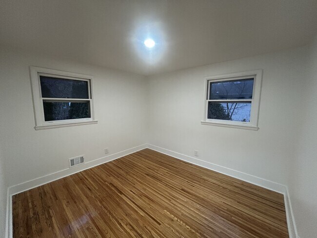 Building Photo - 149 Brookdale Park