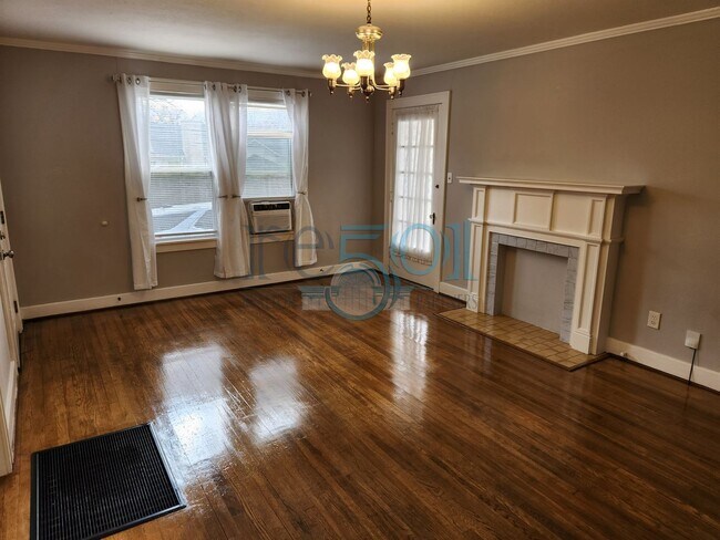 Building Photo - *Coming Soon* Great Hillcrest Find!  2Bedrooms & 1 Bathroom Pefect for UAMS Student(s)