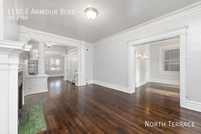 Building Photo - Big, Dreamy, VINTAGE 2BR Apartment - Near ...