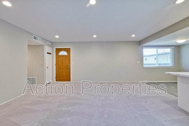 Building Photo - 14225 Lora Dr