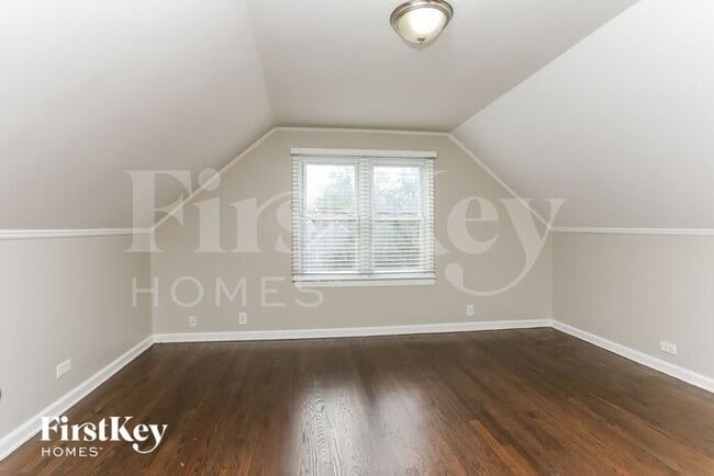 Building Photo - 6667 Glenview Dr