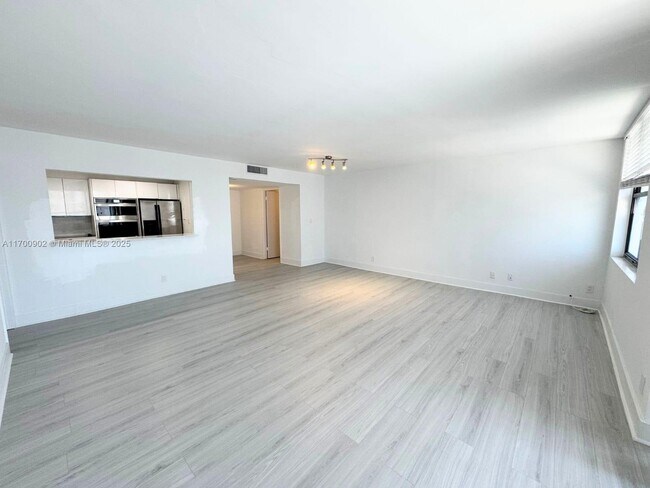 Building Photo - 18151 NE 31st Ct