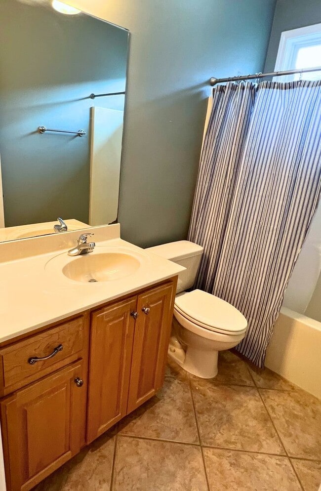 Building Photo - 3/2 in the desirable Laurel Island neighbo...