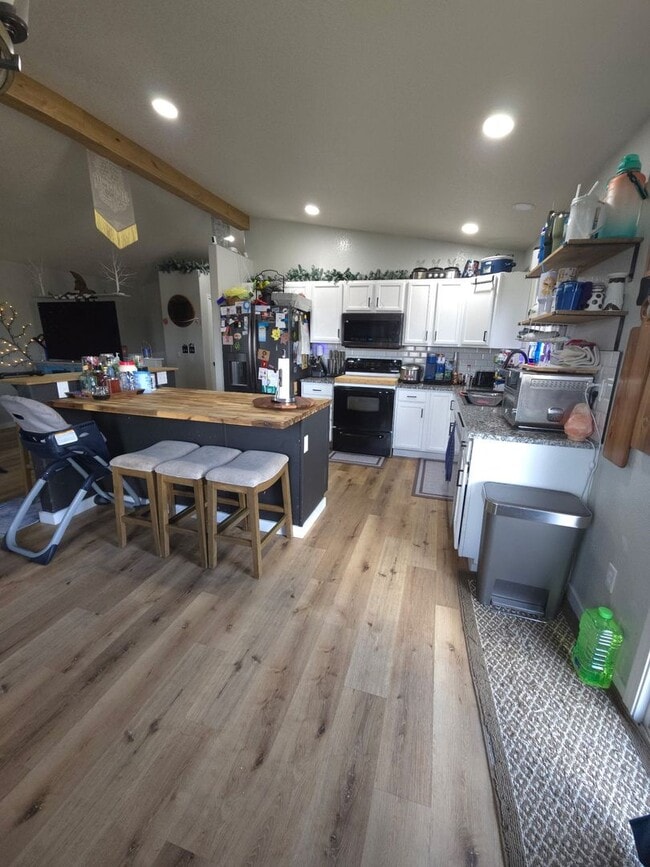 Building Photo - 4 Bedroom 3 Bath Home for Rent