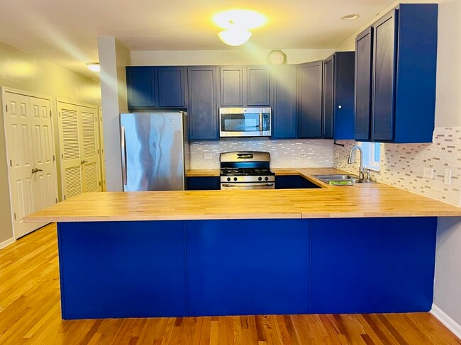 Building Photo - 1900 N Laramie Ave