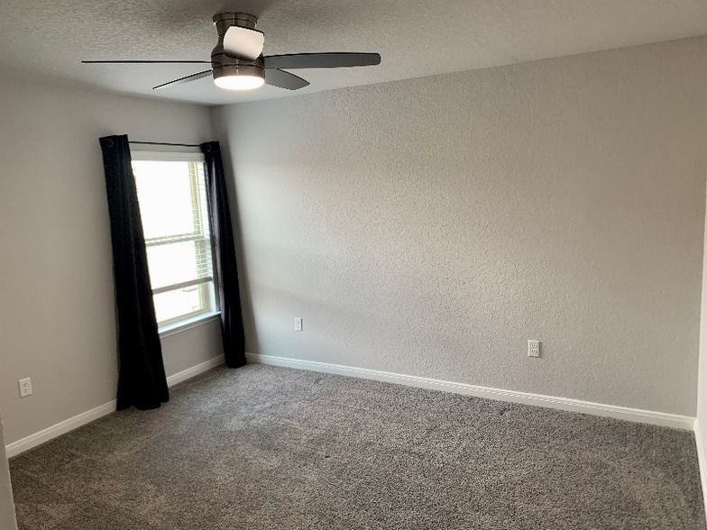 Building Photo - 6727 Hibiscus Falls