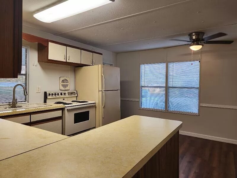 Building Photo - 14220 Brookridge Blvd