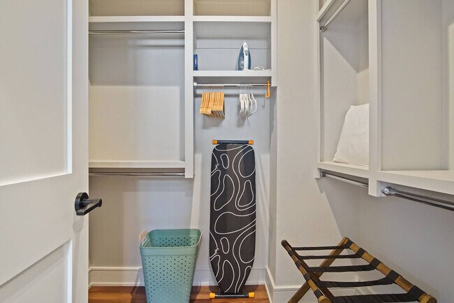 Building Photo - 225 W 1st St