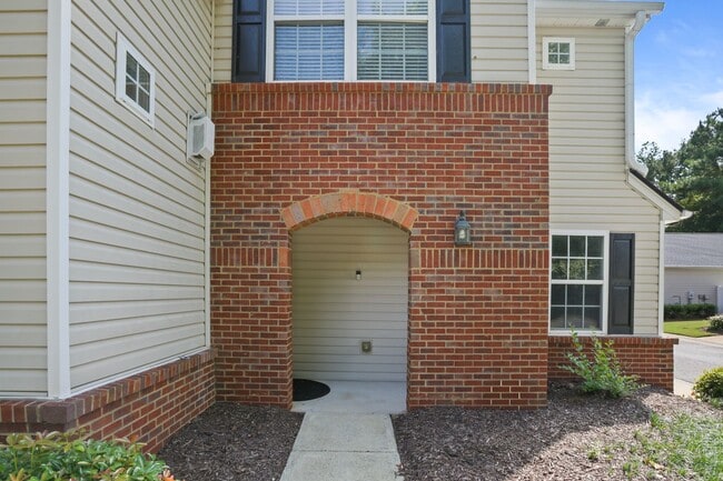 Building Photo - 308 W Oaks Trail