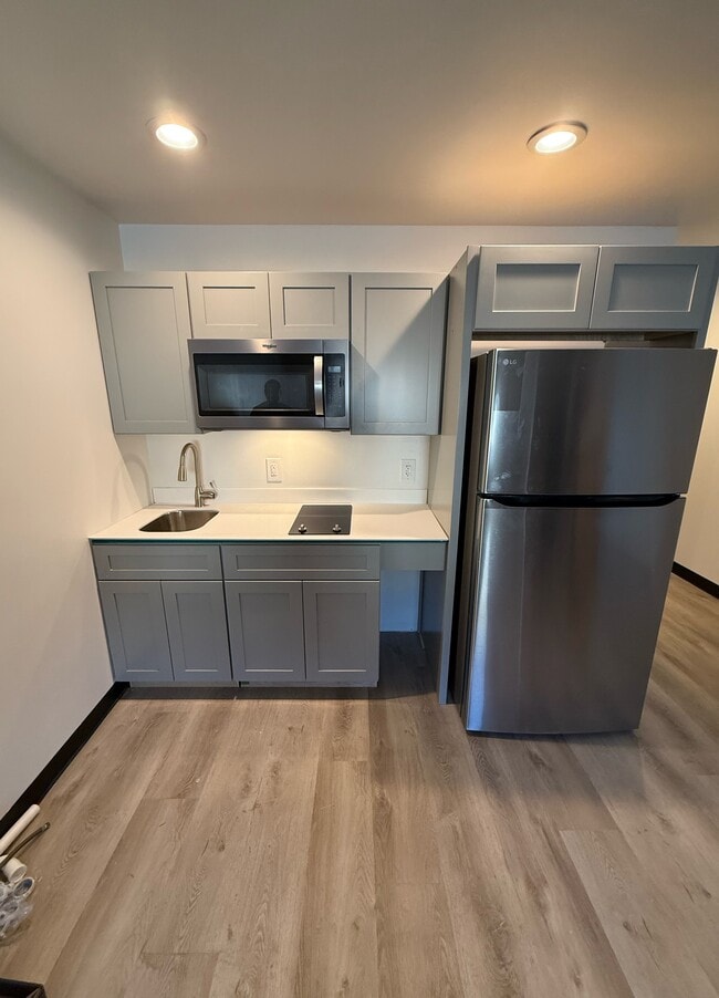 Building Photo - Woodsdale Apartments Holiday Island