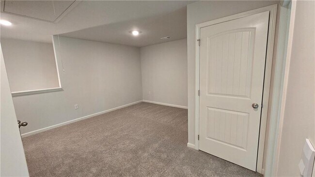 Building Photo - 3090 Greyton Dr