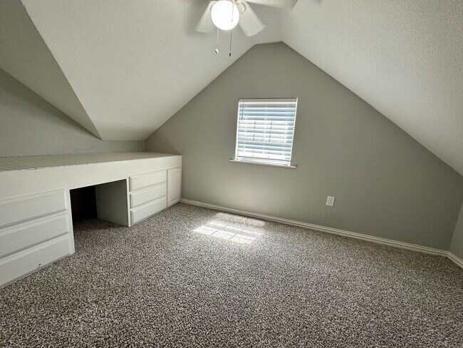 Building Photo - Make this Fairmount Showstopper Home!