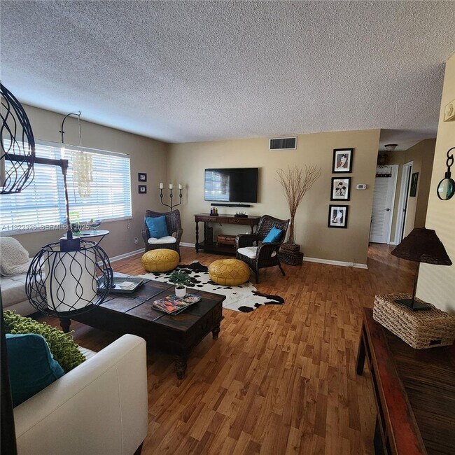 Building Photo - 2424 NE 9th St