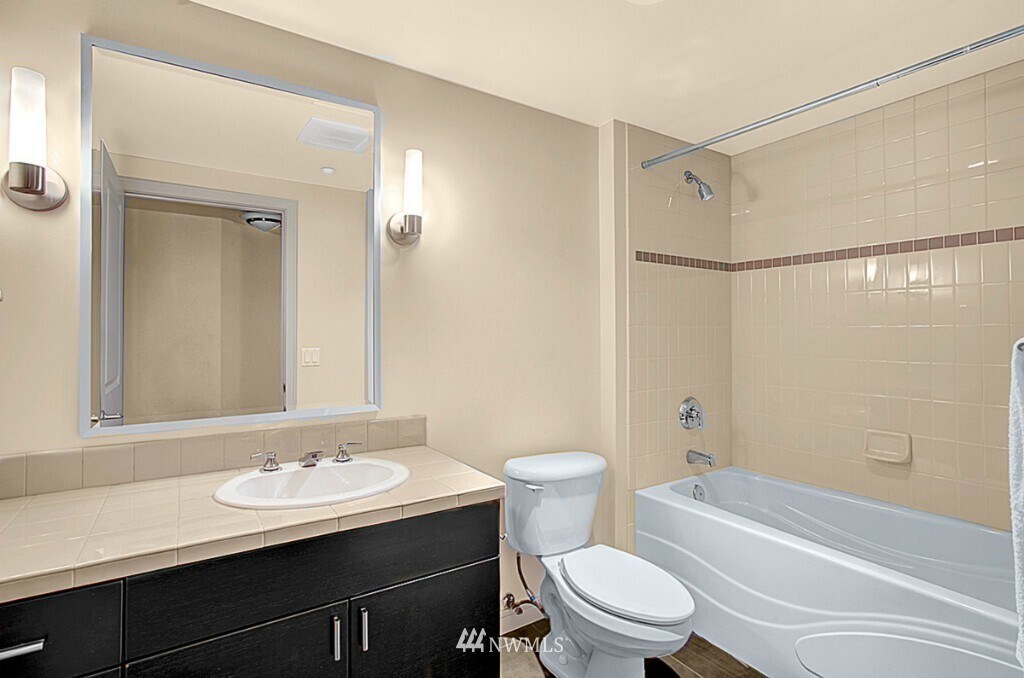 Bathroom 2 - 819 Virginia St