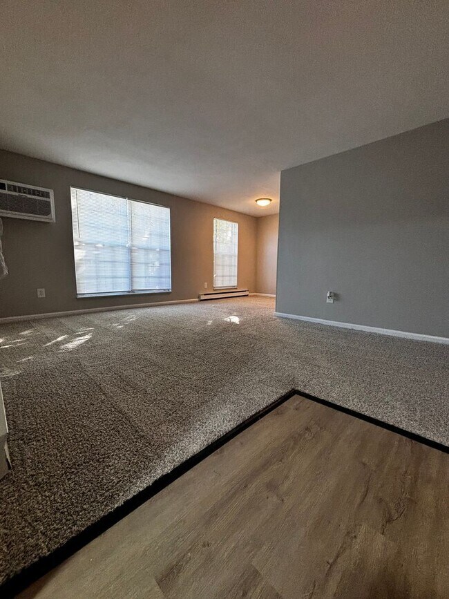 Building Photo - Charming 2 bedroom- 1bath  apartment with washer dryer hook-up