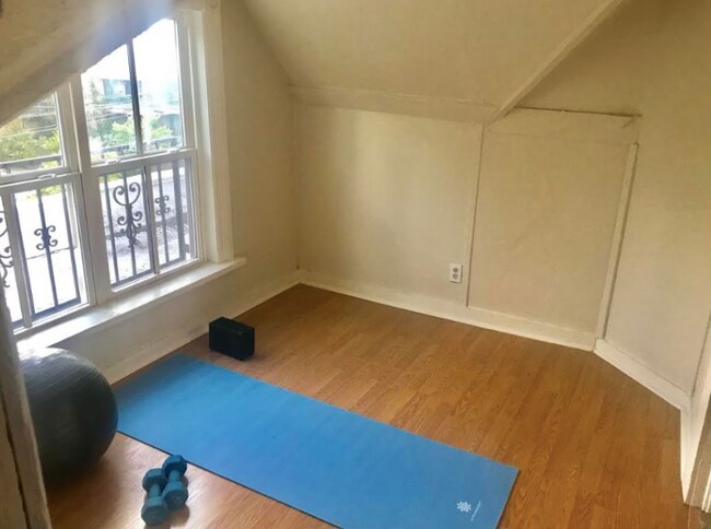 Room 2 (as work out/meditation space) - 133 W Craig Pl