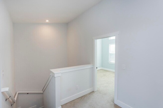 Building Photo - 708 Tral St
