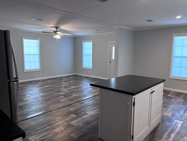 Building Photo - BEAUTIFUL +55 HOA COMMUNITY