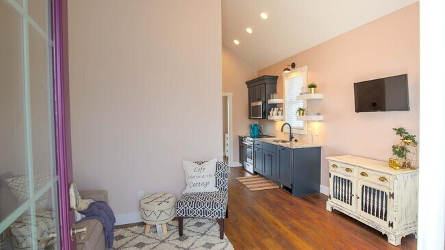 Building Photo - 230 Leeward Way