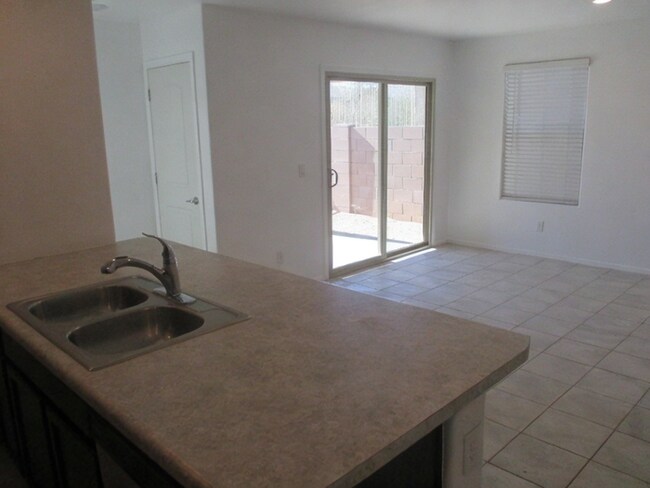 Building Photo - Beautiful 3 Bedroom-2 Bath House, Sahuarita Arizona