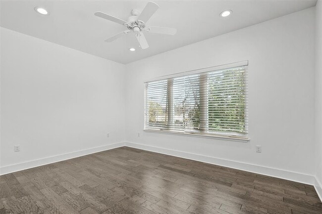 Building Photo - 7813 Mullen Dr