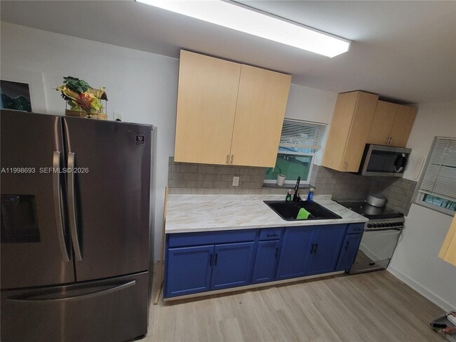 Building Photo - 551 Avenida Del Sur