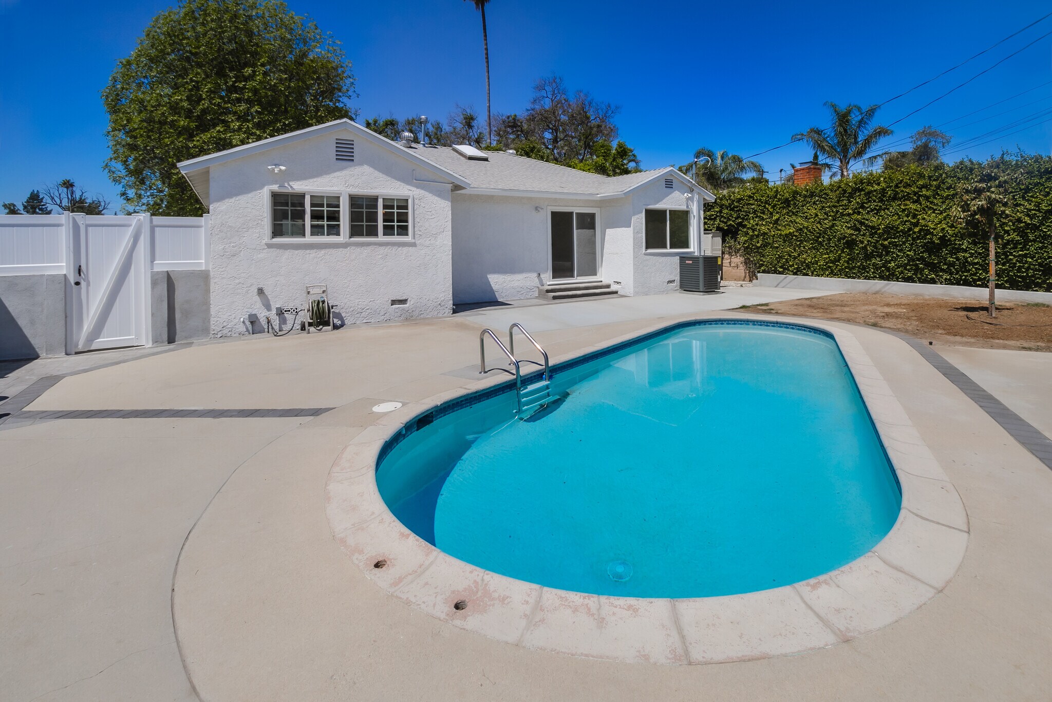 Building Photo - 11000 Gaviota Ave