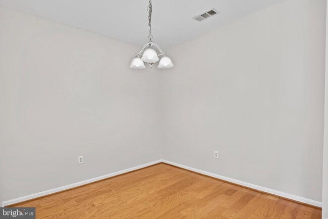 Building Photo - 801 S Greenbrier St